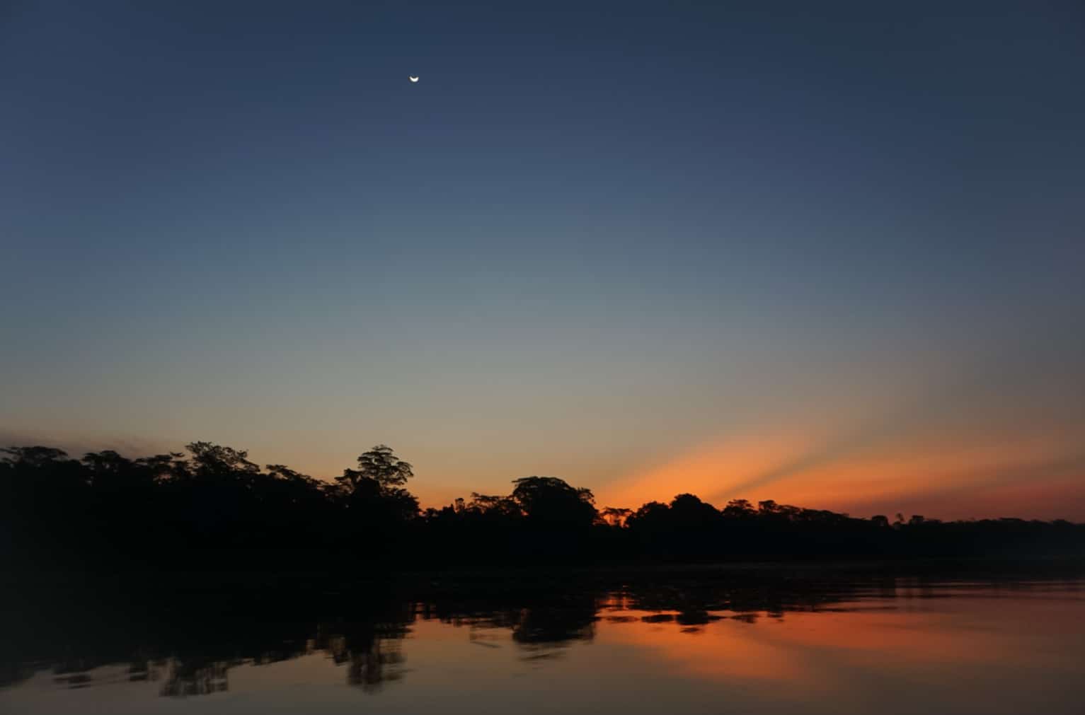 Sonnenuntergang Madre Dios Tambopata Nationalpark